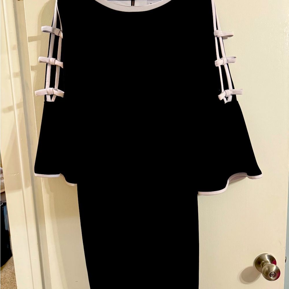 Black dress very elegant, flares sleeves with white bows, full zipperin the back